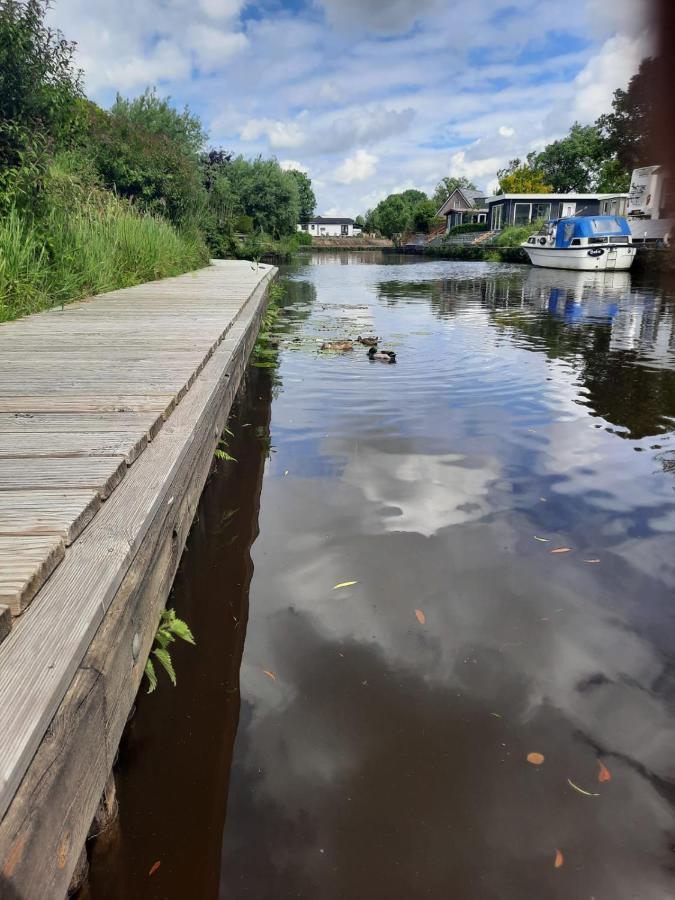 Waterhuis Friesland Oudwoude ภายนอก รูปภาพ